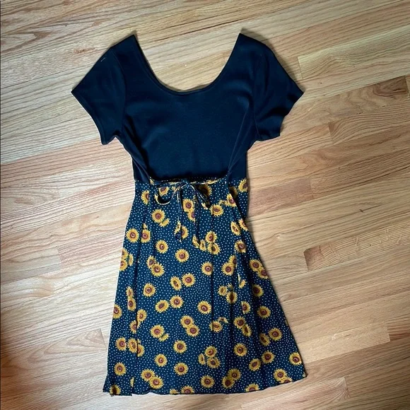 90s Sunflower Dress - Picture 4 of 6